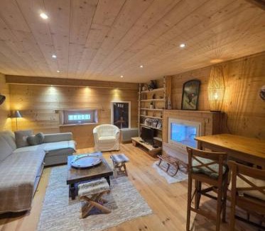Barcelonnette Apartment | Appartement au rez de jardin d'une villa Mexicaine