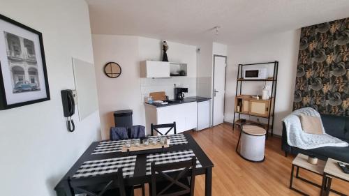 Ploumagoar Apartment | Appartement avec parking privé