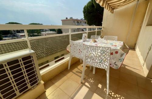 Cavalaire-sur-Mer Apartment | Appartement climatisé 2 pièces cabine, 4 couchages, proche plage et centre, Cavalaire-sur-Mer - FR-1-226B-171
