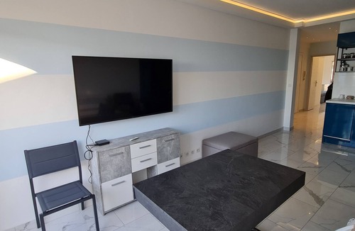 Fabron Apartment | Appartement Climatisé de Standing 4 Personnes, Face à la mer Devant la Plage