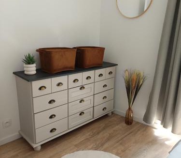 Joncy Apartment | Appartement climatisé rez-de-chaussée