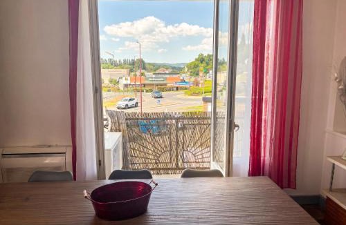 Objat Apartment | Appartement confortable avec jardin à Objat, 120 m²