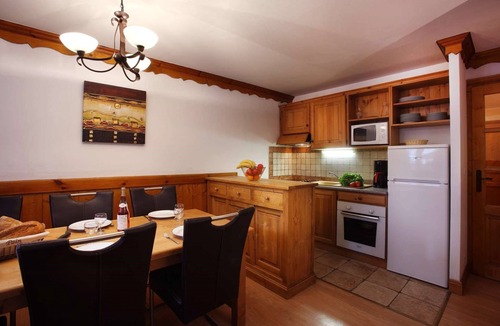 Oz-en-Oisans Condo | Appartement confortable « skis aux pieds »