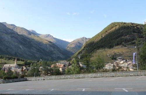 Termignon Apartment | Appartement cosy 4 pers - Pied des pistes, balcon et wifi gratuit - FR-1-508-193