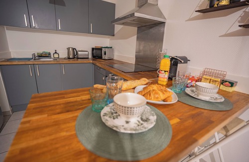 Ville-la-Grand Apartment | Appartement entier à 5’ de la Gare d’Annemasse - Geneva, Comfortable 50 sqm Appartment