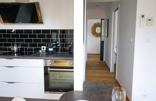 Brive-la-Gaillarde Apartment | Appartement Epuré Climatisé Terrasse