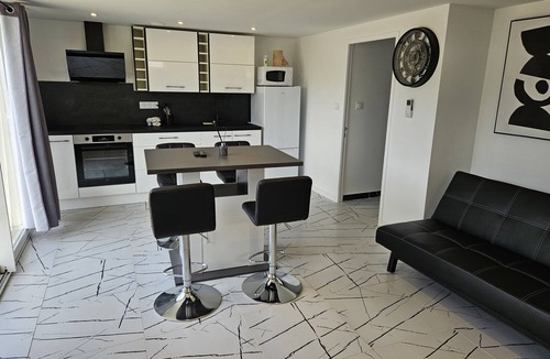 Priay Apartment | Appartement guy