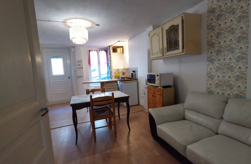 Tenay Apartment | Appartement Montagne entre Lyon et Genève : Access by train (Station)