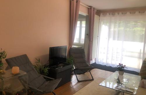 Nay Apartment | APPARTEMENT PLAIN-PIED Terrasse Jardin Parking