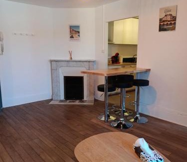 La Machine Apartment | Appartement Refait a neuf avec accès au jardin , local vélo et Wifi