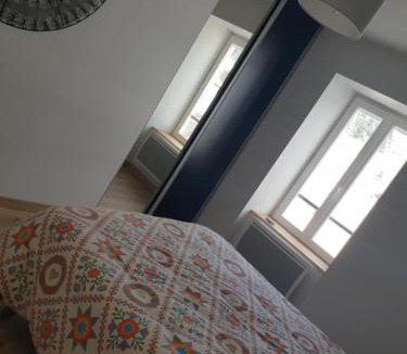 Saint-Antheme Apartment | APPARTEMENT ROUGE