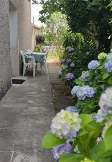 Saint-Sulpice Apartment | Appartement Saint Sulpice la Pointe