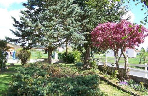 Saint-Pierre-Eynac Apartment | Appartement Spacieux avec Jardin Privatif, Proche du Puy-en-Velay et d'un Golf, WiFi Inclus - FR-1-582-286