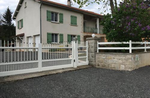 Saint-Pierre-Eynac Apartment | Appartement Spacieux avec Jardin Privatif, Proche du Puy-en-Velay et d'un Golf, WiFi Inclus - FR-1-582-286