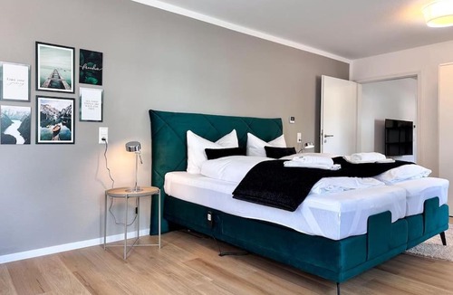 Stammheim-Mitte Apartment | Appartio: Geräumige, moderne Ferienwohnung für Gruppen/Familien