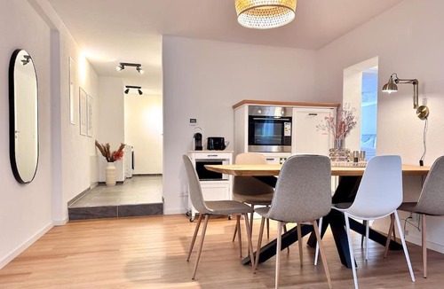 Stammheim-Mitte Apartment | Appartio: Geräumige, moderne Ferienwohnung für Gruppen/Familien