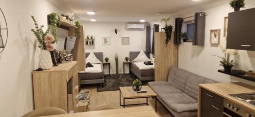 Roding House | Appartment-Ferienwohnung mit Küche, Bad, WLAN, Klimaanlage, Modern eingerichtet