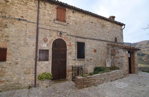Petrella Guidi Apartment | Appealing Apartment in Petrella Guidi with near Centre