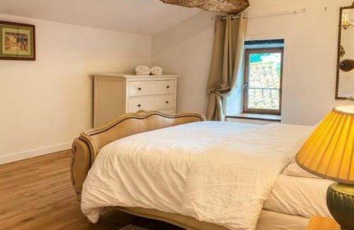 Oradour-sur-Vayres Villa | Apple Barn Cottage with 5 Bedrooms