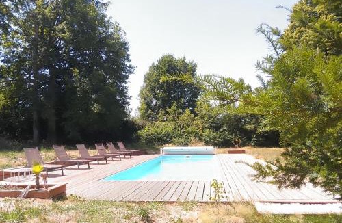 Oradour-sur-Vayres Villa | Apple Barn Cottage with 5 Bedrooms