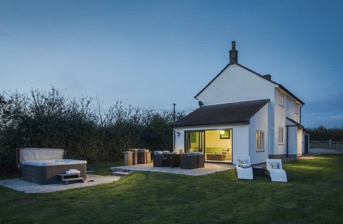 Shepton Mallet Cottage | Apple Cottage - sleeps 4 guests in 0 bedrooms