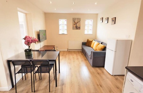 Hillingdon Apartment | Apple garden B-5