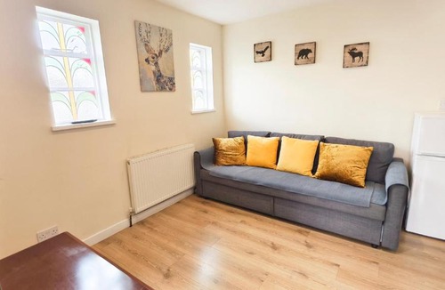 Hillingdon Apartment | Apple garden B-5