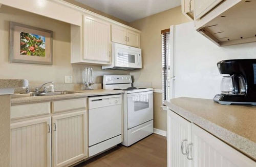 Clarkesville Apartment | Apple Mountain Resort | Resort Lifestyle Stay