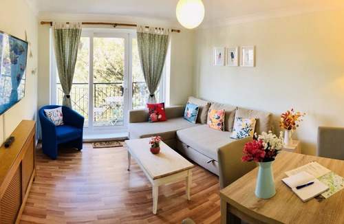 Cowley Apartment | Apple Perch 2BR Flat-Free Parking