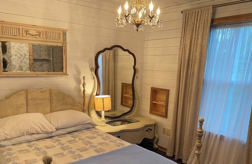 Hickman Cabin | Apple Ridge Farm Guest House