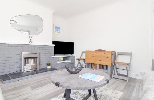 Lanner House | Apple Tree Bungalow