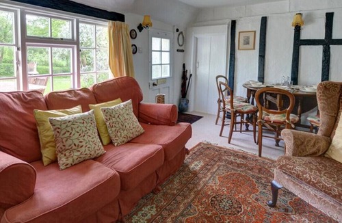Newmarket House | Apple Tree Cottage - Two Bedroom House, Sleeps 4