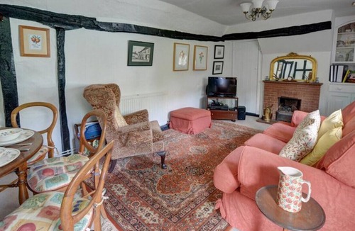 Newmarket House | Apple Tree Cottage - Two Bedroom House, Sleeps 4