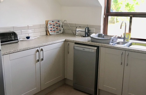 Appledore Apartment | Appledore - Hispaniola Stunning 2 bed 2 bath, sleeps 4(+2) and PARKING!