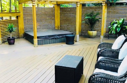 Appleton House | Appleton Wooded Oasis - Massage Hot Tub - Fireplace- Sunroom -6 Star Hospitality