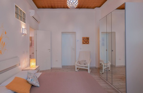 Historic Castle District House | Approdo Rooms - Eja Sardinia