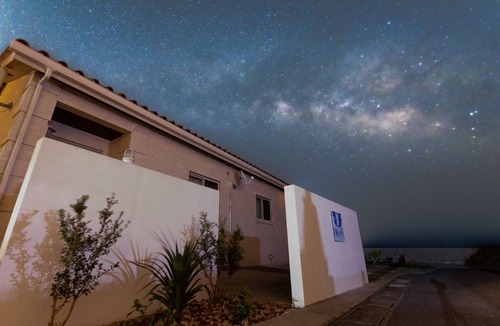 Taketomi-jima Taketomi-cho House | Approximately 10 minutes drive to downtown and airport! Stay" ⇨ "Live" "Another Home by the Sea" - Enjoy an extraordinary experience on Ishigaki Island and spend your time as you would in everyday life.