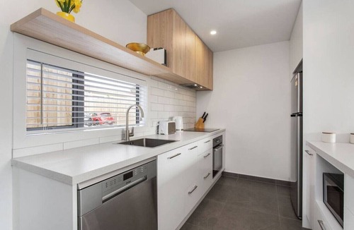 Linwood Apartment | Appt 2 on Armagh 2Bdrm 2 Bthrm Free Park
