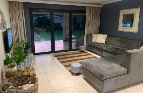 Howick Apartment | April House