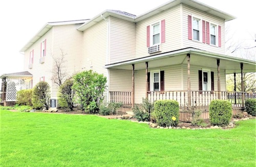 Paulding Apartment | Apt. 2 - Ensuite Bath, Roku, Fridge/Micro, Queen