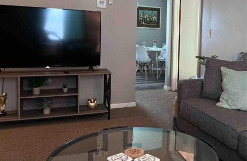 Masury House | Apt 3 Comfortable and Convenient
