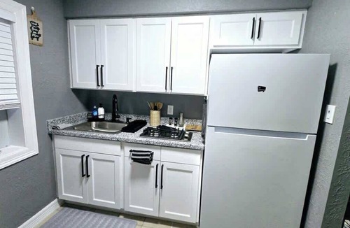 Baytown Apartment | Apt#4 Quiet comfortable place near chemical plants