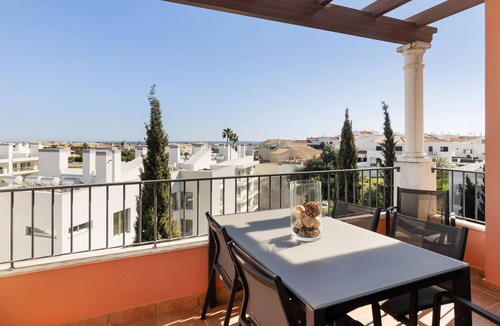 Correeira Apartment | Apt. Deluxe OCV - Pool & Albufeira View