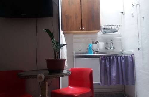 San Fernando Apartment | APT. ENGLISH FLOWER BEACH. 2 Wifi Free of 1Km of the Beach. Ten Minute Walk To Jumbo