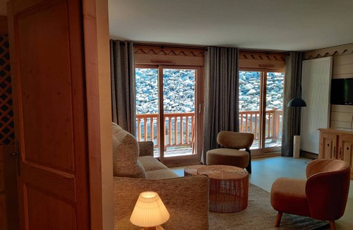 Saint-Martin-de-Belleville Apartment | Apt for 6 with pool, spa, parking, pets allowed