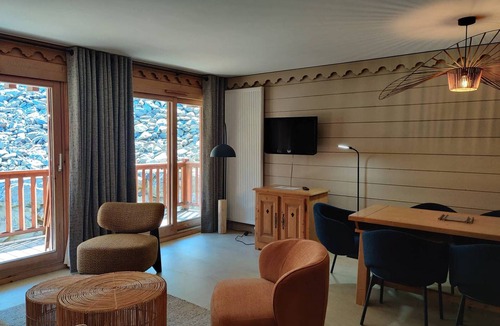 Saint-Martin-de-Belleville Apartment | Apt for 6 with pool, spa, parking, pets allowed
