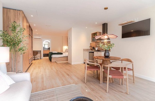 Plaza de Toros-Doctores-San Lazaro Apartment | Apt Generalife – Modern, Bright & Perfectly Located