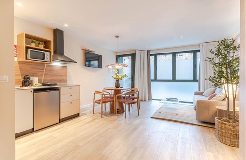 Plaza de Toros-Doctores-San Lazaro Apartment | Apt Generalife – Modern, Bright & Perfectly Located