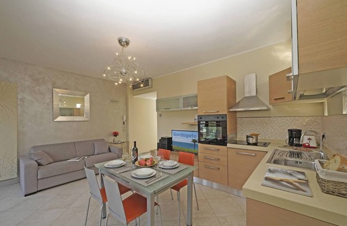 Sirmione Apartment | Apt Il Barcone