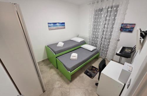 Municipio 3 Apartment | APT-Large Private Terrace - Sleeps 6 - Close to Bari Airport - Spacious and Relaxing-DDN House